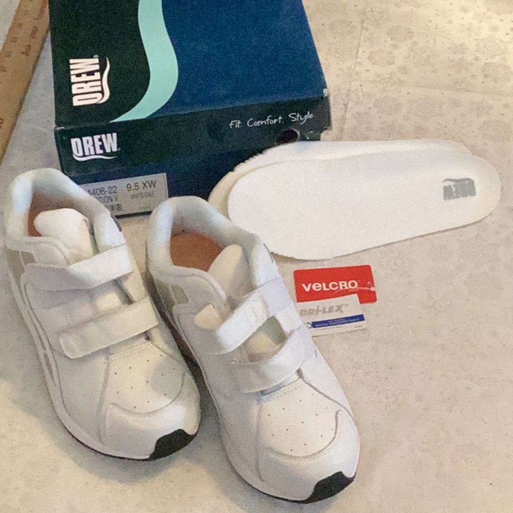 NWT Drew shoes